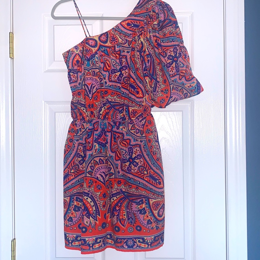 One sleeve Paisley print dress